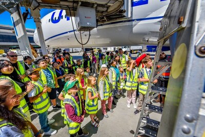 Students receive tour with United Airlines at SFO.