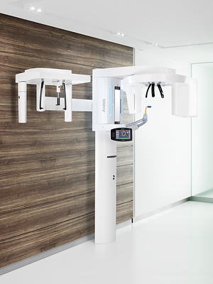 Fig. 1: The new X-ray unit Axeos for a wide range of clinical indications: The optional right or left cephalometric arm is available for retrofitting at any time.