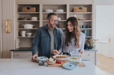 Rubbermaid has collaborated with home and designer influencer duo Chris Loves Julia on a new version of its classic EasyFindLids container line, which features a Skylight Blue lid color. The partnership is part of Rubbermaid’s new Designer Series, through which Rubbermaid will work with creators to add modern looks to everyday food storage.