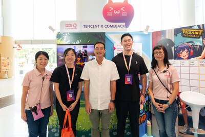 Senior Minister of State for the Ministry of Digital Development and Information, Mr Tan Kiat How (center), visits the Tencent x COMEBACK booth to learn about their ongoing digital well-being initiatives for youths and families.