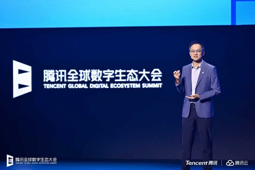 Dowson Tong, Senior Executive Vice President of Tencent and CEO of the Cloud and Smart Industries Group, delivering a keynote speech at the 2025 Global Digital Ecosystem Summit