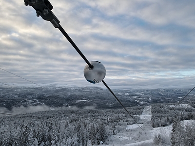 Image: Heimdall Power Neuron sensor attached to a power line, Credit: Heimdall Power