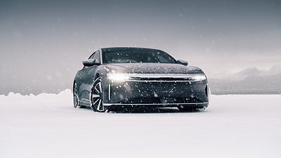 At the heart of the Lucid Air Grand Touring lies Lucid’s advanced proprietary electric powertrain technology. With a WLTP range of up to 960 kilometers and a combined consumption of 13.5 kWh/100 km, the Lucid Air Grand Touring is the benchmark in its segment.