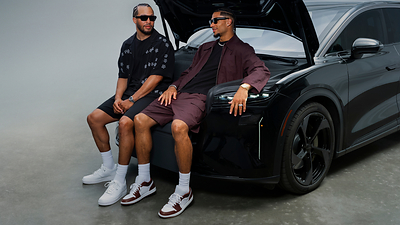 Jalen Brunson and Josh Hart, NBA superstars and New York Knicks teammates, sit in the Lucid Gravity SUV frunk as part of the company’s marketing campaign celebrating those who refuse to settle for the status quo.
Photo by Jason McDonald