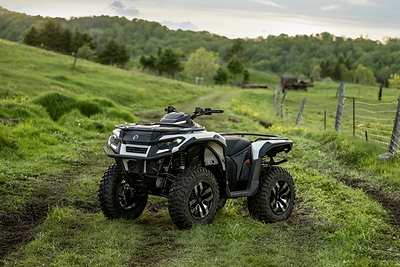 The Can-Am Outlander Electric and Outlander MAX 6x6 mark a new chapter of ATV innovation. (CNW Group/BRP Inc.)