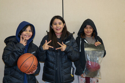 BRP Donates $500,000 of Lynx Apparel to the Healthy Horizons Foundation in Support of Northern Communities. (CNW Group/BRP Inc.)