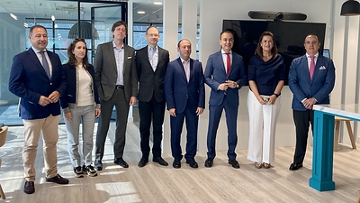 Appian Founder and CEO Matt Calkins and Víctor Ayllón, Vice President of Automation at Appian, delegates from the Regional Government, the Seville City Hall and the Cartuja Science and Technology Park, and other leaders at the Appian Seville office opening ceremony.
