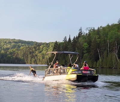 The 2022 Sea-Doo Switch is a re-imagined pontoon that makes hitting the water more accessible than ever before. ©BRP 2021 (CNW Group/BRP Inc.)