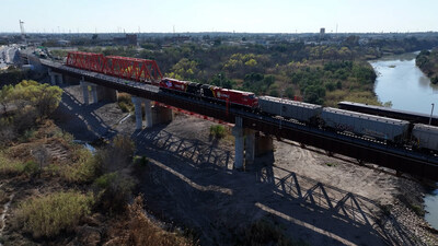 Southbound grain train moving over the second span of the Patrick J. Ottensmeyer International Railway Bridge (CNW Group/CPKC)