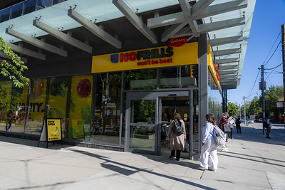 New small format No Frills opens in downtown Toronto (CNW Group/Loblaw Companies Limited - Public Relations)