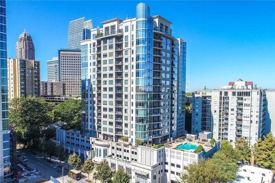 Luxe, a premier high-rise condominium comprised of 117 residences in Atlanta, selected FirstService Residential for management and concierge services.