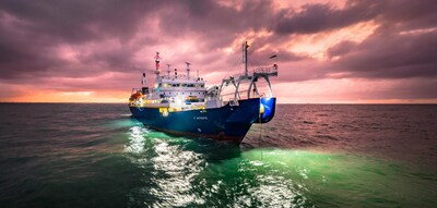 The cable-laying work will be carried out by a cable ship equipped with seabed mapping instruments, sensors and ultra-precise navigation systems for burying the cable. (CNW Group/TELUS Communications Inc.)
