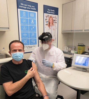 Shoppers Drug Mart Associate Owner John Papastergiou gives the store’s first COVID-19 vaccine to John Stavropoulos in Toronto, ON (CNW Group/Loblaw Companies Limited)