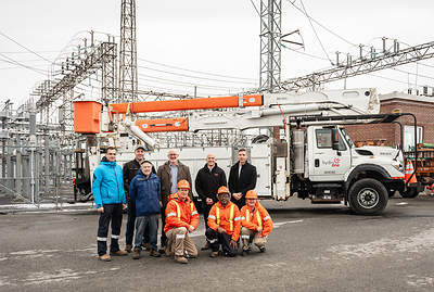 Hydro One is joined by officials from Hydro Ottawa, the City of Ottawa and the local community association to announce transmission line upgrades in Ottawa. (CNW Group/Hydro One Inc.)