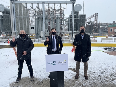 From left to right: Jason Fitzsimmons, Chief Corporate Affairs and Customer Care Officer, Mike Matthews, Executive Vice President, Asset Strategy and Operations, Alectra and Keanin Loomis, CEO of Hamilton Chamber of Commerce highlight how these investments will help drive economic development for years to come. (CNW Group/Hydro One Inc.)