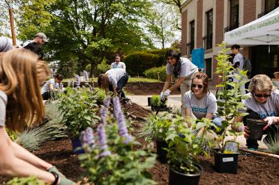 DEFINITY FINANCIAL CORPORATION SUPPORTS LOCAL CLIMATE RESILIENCE THROUGH PARTNERSHIP WITH GREEN COMMUNITIES CANADA IN SUPPORT OF THE LIVING CITIES CANADA FUND (CNW Group/Definity Financial Corporation)