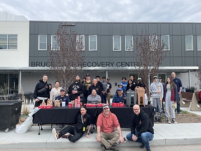Bruce Oake Recovery Centre 2023 Spring Community Cleanup (CNW Group/Bell Let's Talk)