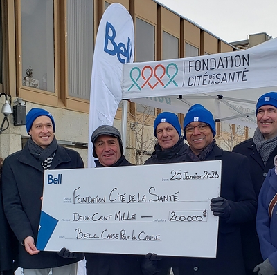 Participating to the Bell Let’s Talk ceremonial flag raising and the announcement of a $200,000 donation to the Fondation Cité de la Santé du CISSS de Laval were (from left to right) : M. Stéphane Boyer, Mayor, Ville de LavaL - M. Pierre Rodrigue, vice-president, Québec Affairs, Bell - M. André Malacket, Executive Director, Fondation Cité de la Santé - M. Lionel Carmant , Minister responsible for Social Services, Québec - M. Jean-Philippe Cotton, President and CEO, CISSS de Laval (CNW Group/Bell Canada)
