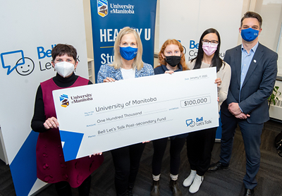 Bell Let’s Talk presents a donation of $100,000 to support the creation of the University of Manitoba Student Wellness Centre. (CNW Group/Bell Canada)