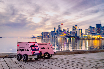 Bell 5G powers Tiny Mile food delivery robots in downtown Toronto (CNW Group/Bell Canada)