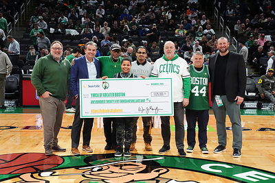 Sun Life U.S. and the Boston Celtics present $125,000 to the YMCA of Greater Boston (YGB) for #SunLifeDunk4Diabetes fundraising campaign. (L:R) David Shapiro, CEO, YGB; David Healy, President, Sun Life U.S.; Fitzgerald Allen; Harley Allen-Raye, YMCA student and Sun Life Fit to Win participant; Christian Rosario, Dorchester YMCA; Neil Haynes, President of IFM, Sun Life U.S. and Board Member, YGB; Ed Milano, VP of Marketing, Sun Life U.S.; Dave Hoffman, SVP of Community Engagement, Boston Celtics