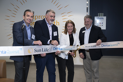 Sun Life and DentaQuest cut ribbon at new Bayshore office with Mayor Bryan Kennedy. (L-R): David Healy, President, Sun Life U.S.; Anthony Clurman, Head of Business Transformation, Sun Life U.S.; Meghan Hytry, VP, DentaQuest (a Sun Life company); Bryan Kennedy, Mayor of Glendale, WI.