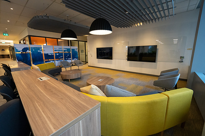Technology-enabled Collaboration Experience Rooms and open collaboration rooms in Sun Life’s Waterloo pilot allow for intentional connections and hybrid work. (CNW Group/Sun Life Financial Canada)