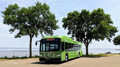 Go Transit (CNW Group/NFI Group Inc.)