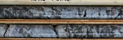 Figure 9: Centimetre to decimetre size spodumene crystals with feldspar and smoky quartz in drill hole CV23-364, at approximately 268 m depth (down hole), the most westerly drill hole completed in 2023 at CV5 Spodumene Pegmatite. (CNW Group/Patriot Battery Metals Inc)