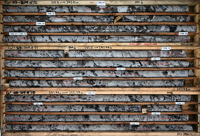 Figure 5: Well mineralized spodumene pegmatite drill core grading ~2.0% Li2O from hole CV23-209 (western extension) (CNW Group/Patriot Battery Metals Inc)
