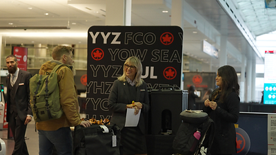 Starting the week of December 16, Air Canada colleagues across our busiest Canadian airports will welcome customers with an extra helping hand and complimentary festive snacks. (CNW Group/Air Canada)