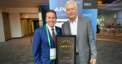 Air Canada President and CEO, Michael Rousseau, accepts the APEX Five Star Global Airline Award. (CNW Group/Air Canada)