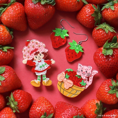 Strawberry Shortcake’s global appeal comes to life with the first collaboration with Erstwilder, a Melbourne, Australia-based designer and producer of collectible, limited edition brooches, necklaces and earrings. (CNW Group/WildBrain Ltd.)