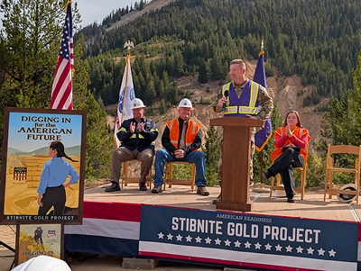 Jon Cherry, Idaho Governor Brad Little, Maj. Gen. John T. Reim, and U.S. Department of Agriculture Deputy Undersecretary Kristin Sleeper (From left to right) (CNW Group/Perpetua Resources Corp.)