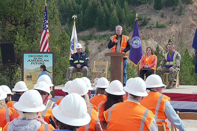 Jon Cherry, Idaho Governor Brad Little, U.S. Department of Agriculture Deputy Undersecretary Kristin Sleeper, and Maj. Gen. John T. Reim (From left to right) (CNW Group/Perpetua Resources Corp.)