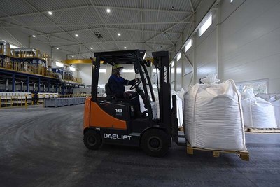Separated rare earth product being prepared for shipment at Neo's Silmet Plant in Estonia. (CNW Group/Neo Performance Materials, Inc.)