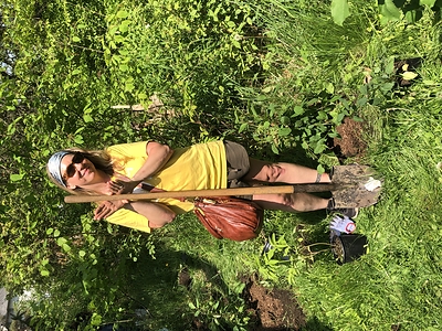 Team member Misty Tarallo plants a tree at Wanita Park in Scarborough, ON, during the City of Toronto’s tree planting event in May 2024. (CNW Group/MCAN Mortgage Corporation)