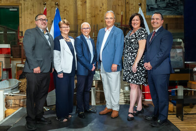 Speakers on stage (CNW Group/High Liner Foods Incorporated)