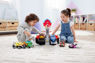 The Mighty Movie Aircraft Carrier HQ features a preschool-friendly transformation, dual vehicle launchers and two projectiles on each side. (CNW Group/Spin Master)