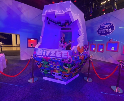 VidCon guests immerse in virtual piñata game - Unicorn Party Animal - inspired by Bitzee digital pet. (CNW Group/Spin Master)