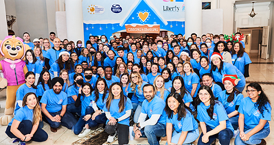 More than 250 volunteers from Spin Master welcomed over 800 kids from the Children’s Breakfast Clubs affiliated schools, helping each child select two toys – one for themselves and one to gift to a friend or sibling. (CNW Group/Spin Master)