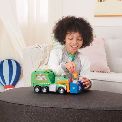 SpinMaster-TerraCycle-Image (CNW Group/Spin Master)