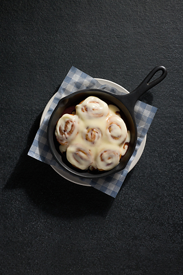 Enjoy for a limited time this summer, the new Cinnamon Roll Skillet at Cracker Barrel delights. The dessert or shareable features fresh-baked mini cinnamon rolls and a gooey cinnamon filling, topped off with sweet cream cheese icing.
