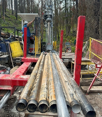 Image 3: The drill spinning on GH25-04 at the Bulldog Target (CNW Group/Metallis Resources Inc.)