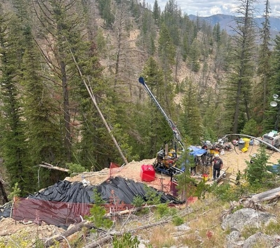 Image 2: Drilling hole GH25-05 from the 1350 drill pad (CNW Group/Metallis Resources Inc.)