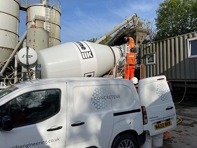 Concrete Pour Pictures (CNW Group/Black Swan Graphene Inc)