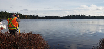 Figure 2 – Power Metals and Apitipi Anicinapek Nation team conduct water sampling at Case Lake (CNW Group/Power Metals Corp.)