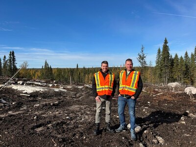 Figure 5 – Power Metals CEO Haydn Daxter (right) on site with Winsome MD and Power Metals Director Chris Evans (left) (CNW Group/Power Metals Corp.)