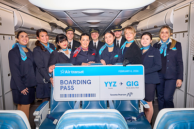 Flight TS272 crew – Photo credit: Elaine Fancy (CNW Group/Transat A.T. Inc.)