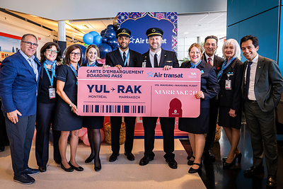 - Joseph Adamo, Chief Sales and Marketing Officer of Transat, and Sebastian Ponce, Chief Revenue Officer of Transat, with crew members from Air Transat’s inaugural flight to Marrakech. (CNW Group/Transat A.T. Inc.)